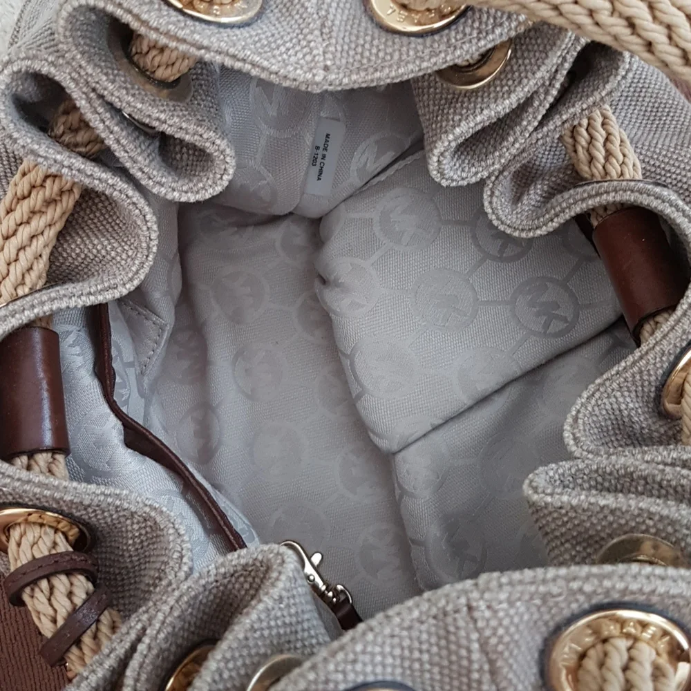 New Michael Kors Handbag - Picture 2 of 10